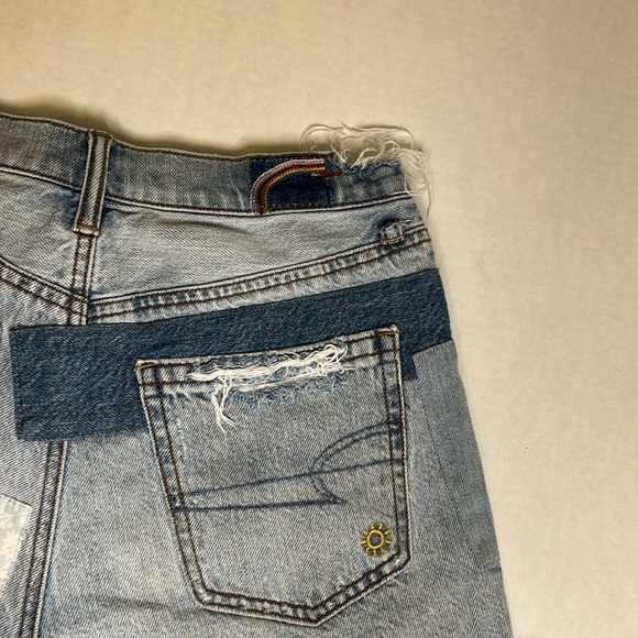 AE PRIDE 90’s BOYFRIEND SHORTS 2 - Picture 9 of 16